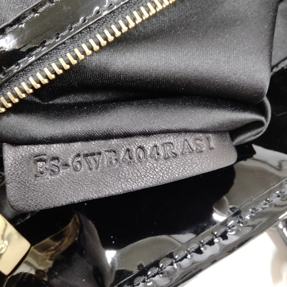 100% Auth. VALENTINO GARAVANI Flower bag. Like new! - Picture 9 of 11